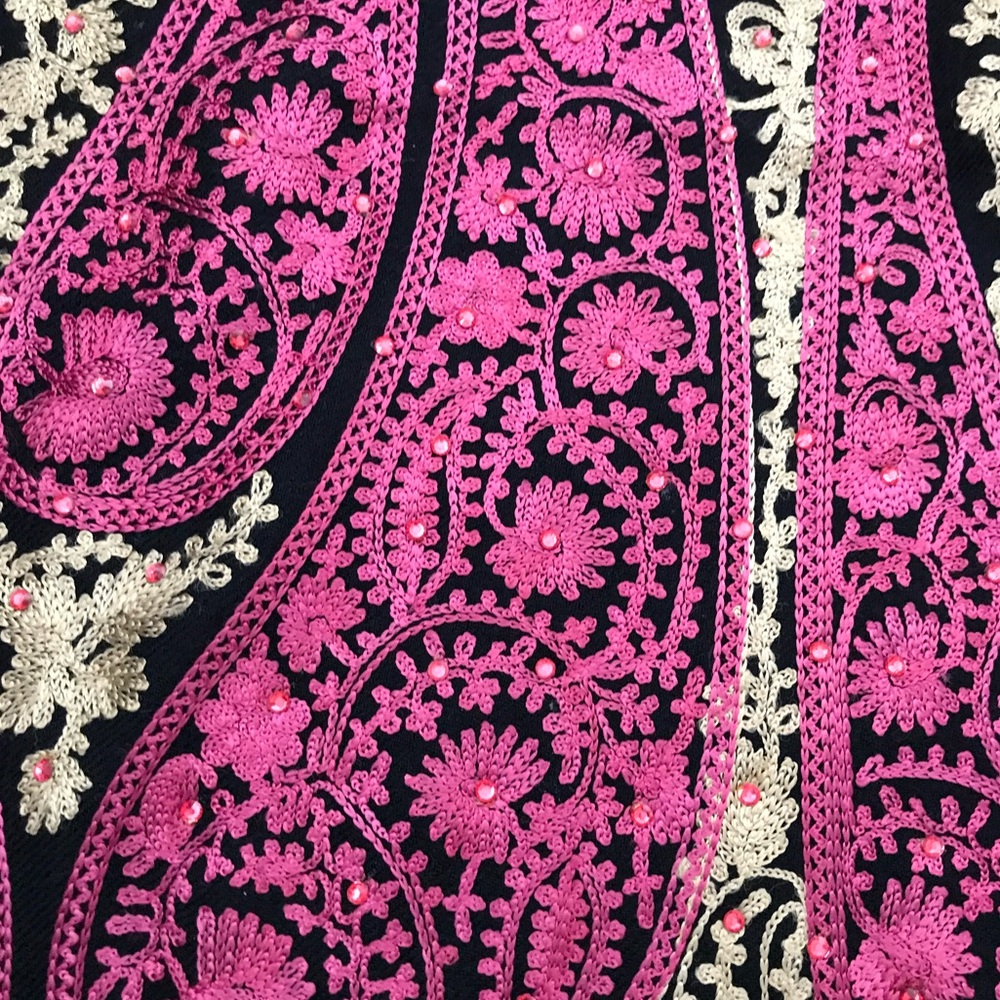 Sequenced Shall Scarf - Picture 4 of 8